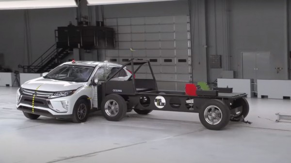 Только один кроссовер из двадцати справился с новым боковым краш-тестом