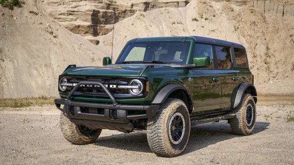 Глава Jeep потроллил компанию Ford из-за проблем с крышей Bronco