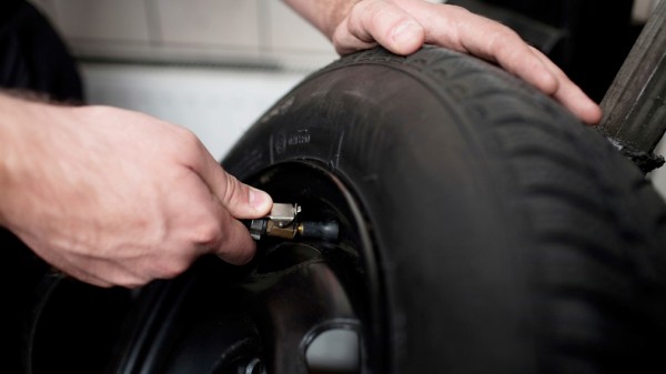 Стоит ли накачивать колеса автомобиля азотом