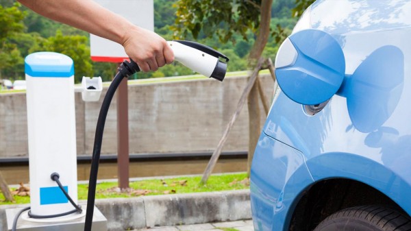 Эксперт: в России электрические авто могут использовать только владельцы личных домов