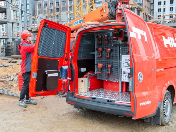Как построить светлое будущее: зачем Volkswagen Коммерческие автомобили и Hilti переоборудуют машины