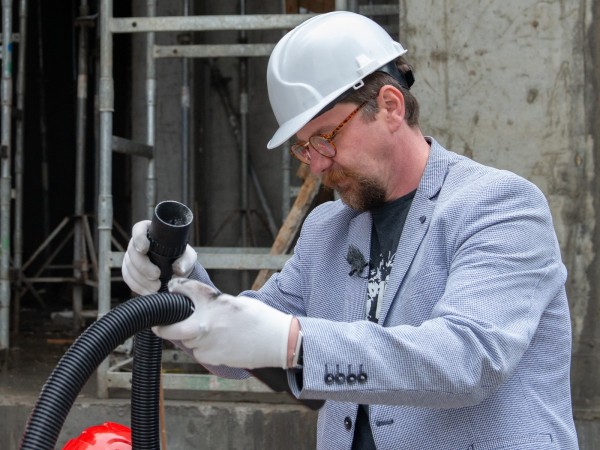 Как построить светлое будущее: зачем Volkswagen Коммерческие автомобили и Hilti переоборудуют машины