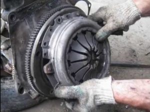 Как заменить диск сцепления