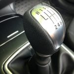 На горячую не включается задняя передача, первая и другие скорости