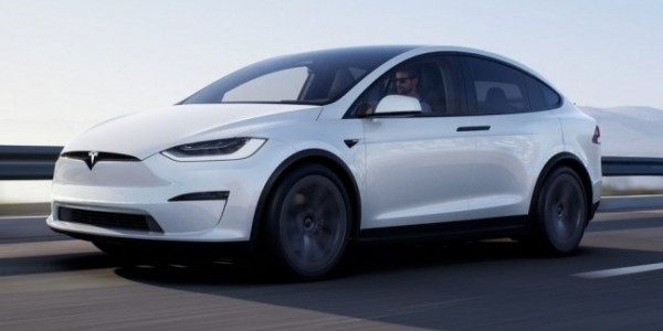 NHTSA спрашивает Tesla, почему она не отозвала &laquo;проблемный&raquo; автопилот после обновления