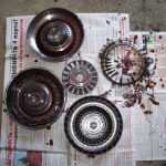 Почему коробка автомат при включении передачи дергается или толкается