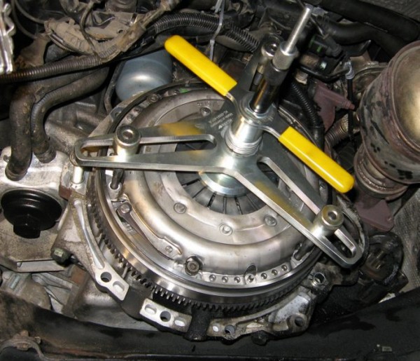 Робот и замена сцепления: коробка DSG