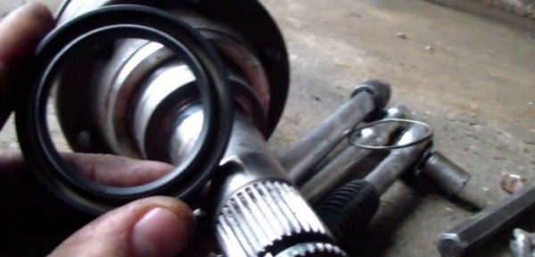 Замена сальника на коробке передач