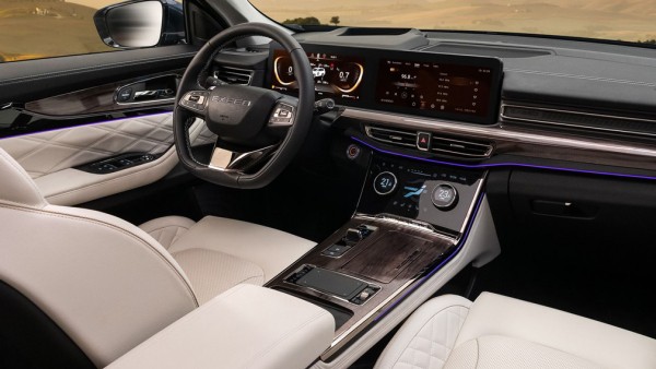 Новый флагманский кроссовер суббренда Exeed удивит россиян роскошной версией President