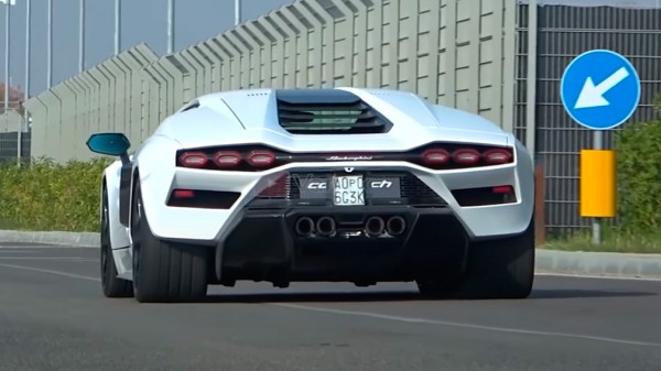 Возрожденный Lamborghini Countach впервые заметили на дороге