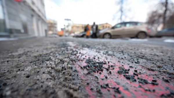 Представители "Водоканала" рассказали о сложностях использования гранитной крошки для борьбы с гололедом 