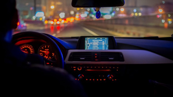 Автоэксперт Сергей Канаев предупредил об опасности езды в предрассветное время суток