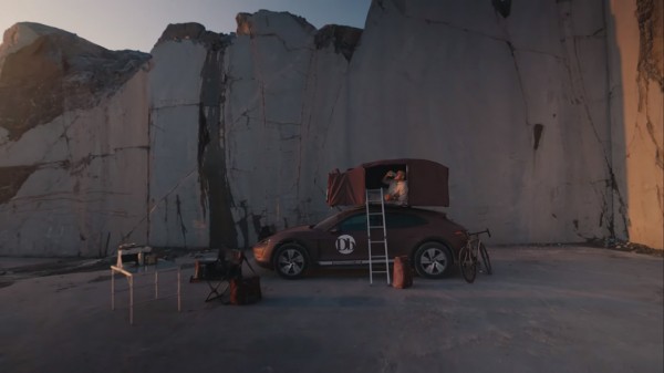 Универсал Porsche Taycan Cross Turismo превратили в кемпер за 20,9 млн рублей