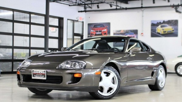 На продажу выставлена Toyota Supra 1993 года с минимальным пробегом за 299,8 тыс. долларов