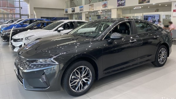 Эксперты перечислили 6 претензий к новому Kia K5 в комплектации Style