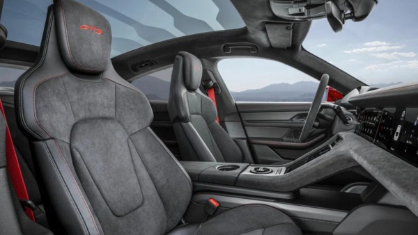 Электрокар Porsche Taycan получил сразу две новые версии