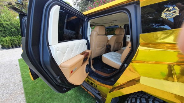 &laquo;Золотой&raquo; броневик из фильма &laquo;Диктатор&raquo; выставили на продажу