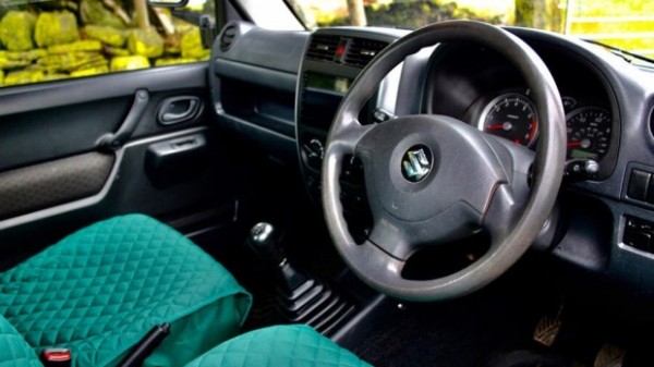 Старенький Suzuki Jimny останется в роли пикапа и грузовичка