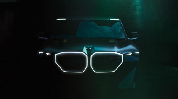 Бренд BMW распространил первый тизер гибридного кроссовера BMW Concept XM