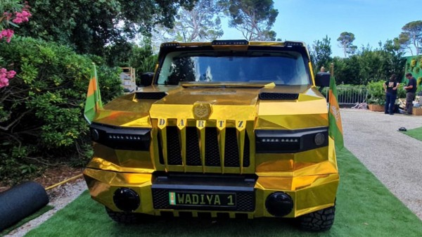 &laquo;Золотой&raquo; броневик из фильма &laquo;Диктатор&raquo; выставили на продажу