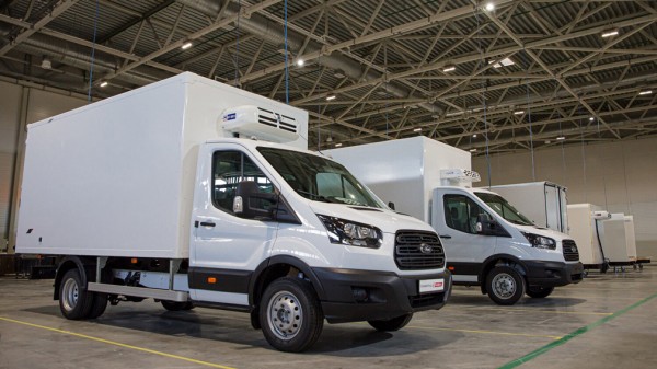Ford Transit начали комплектовать улучшенным кузовом-фургоном
