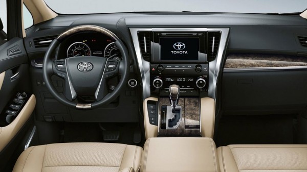 ТОП-3 премиальных минивэнов на авторынке России