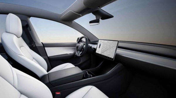 Компания Tesla отзывает около 3 тыс. электрических авто из-за подвески