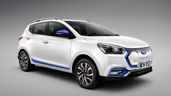 Китайские электромобили начали работать в российском такси