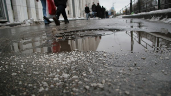Представители "Водоканала" рассказали о сложностях использования гранитной крошки для борьбы с гололедом 