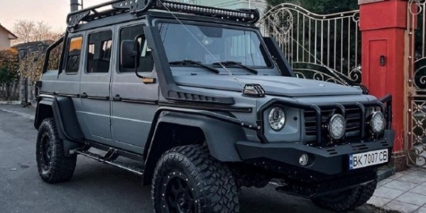 В Украине заметили уникальный 4-дверный пикап Гелендваген (фото)