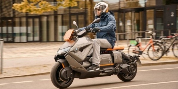 BMW начала выпуск нового электроскутера