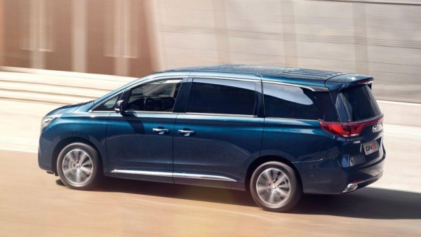 ТОП-3 премиальных минивэнов на авторынке России