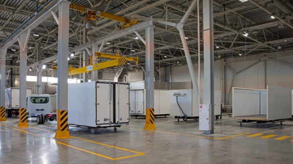 Ford Transit начали комплектовать улучшенным кузовом-фургоном