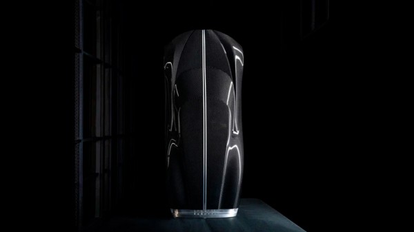 Бренд Bugatti в честь гиперкара La Voiture Noire выпустил бутылку шампанского