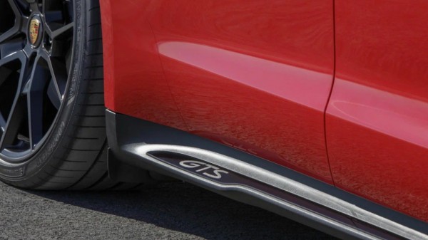 Электрокар Porsche Taycan получил сразу две новые версии