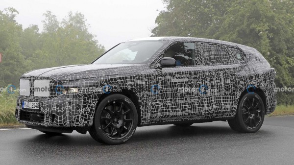 Бренд BMW распространил первый тизер гибридного кроссовера BMW Concept XM