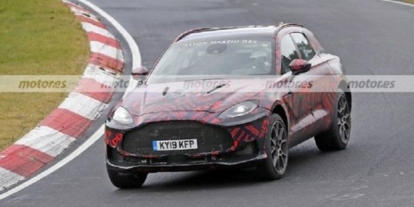 Кроссовер Aston Martin снова штурмует Нюрбургринг