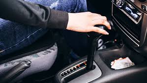 Переключение передач АКПП: как включить заднюю скорость на автомате или двигаться вперед