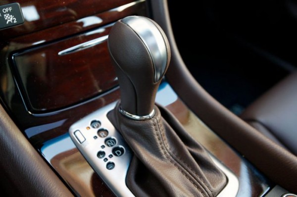 Переключение передач АКПП: как включить заднюю скорость на автомате или двигаться вперед