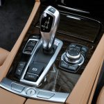 При езде водитель включил заднюю на скорости: что будет с коробкой &laquo;механика&raquo; и &laquo;автомат&raquo;