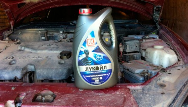 Трансмиссионное масло Лукойл: особенности масла для МКПП