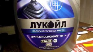 Трансмиссионное масло Лукойл: особенности масла для МКПП