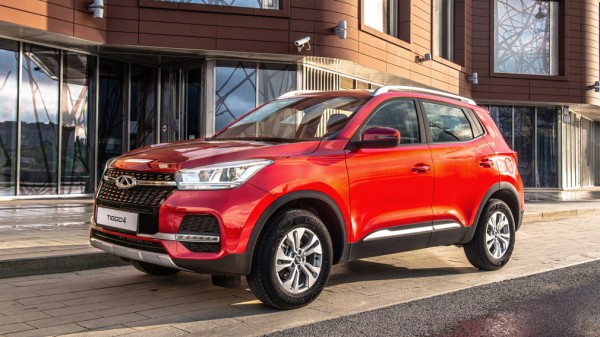 Водителям в России перечислили восемь автомобилей, которые можно приобрести без допов и очередей