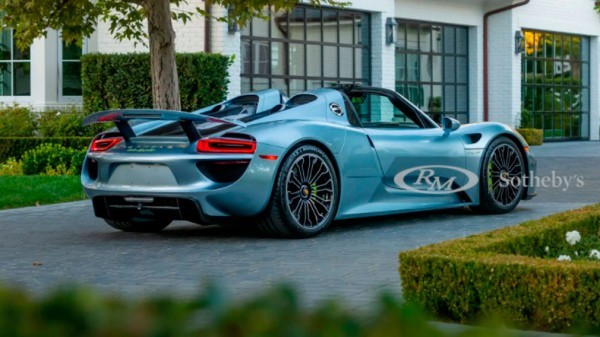 На продажу выставили редчайший гибридный суперкар Porsche 918 Spyder с минимальным пробегом