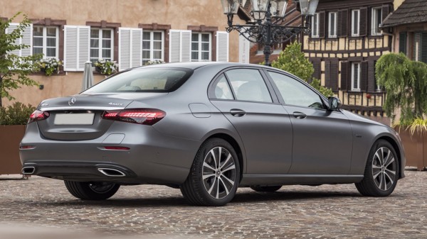 В Сети появились первые изображения нового Mercedes-Benz E-Class