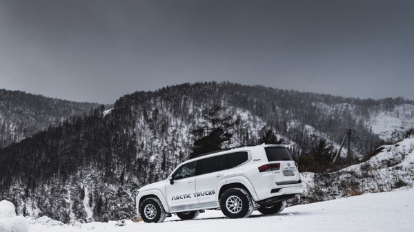 Компания Arctic Trucks превратила Toyota Land Cruiser 300 в &laquo;арктический&raquo; вездеход