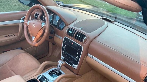 В США на продажу выставили кроссовер Porsche Cayenne в кузове кабриолет