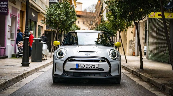 Электрический Mini Cooper SE поступит на рынок РФ весной 2022 года