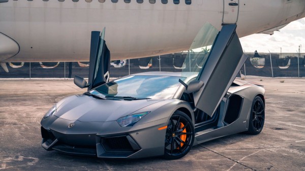 Режиссёр франшизы &laquo;Трансформеры&raquo; выставил на продажу коллекцию автомобилей из своих фильмов