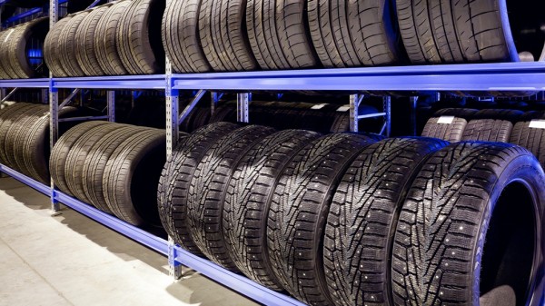 Большинство водителей в России покупают шипованные зимние шины